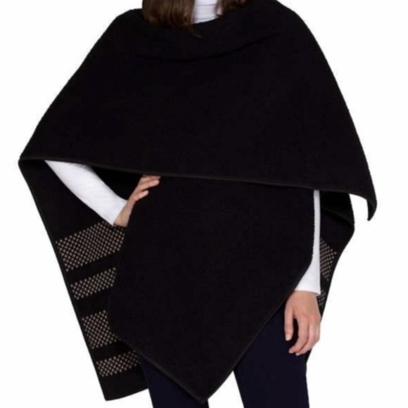Ike Behar Women’s Reversible Fashion Wrap - Picture 5 of 7